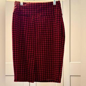 Stylish Vintage 90’s Red and Black Houndstooth Pencil Skirt